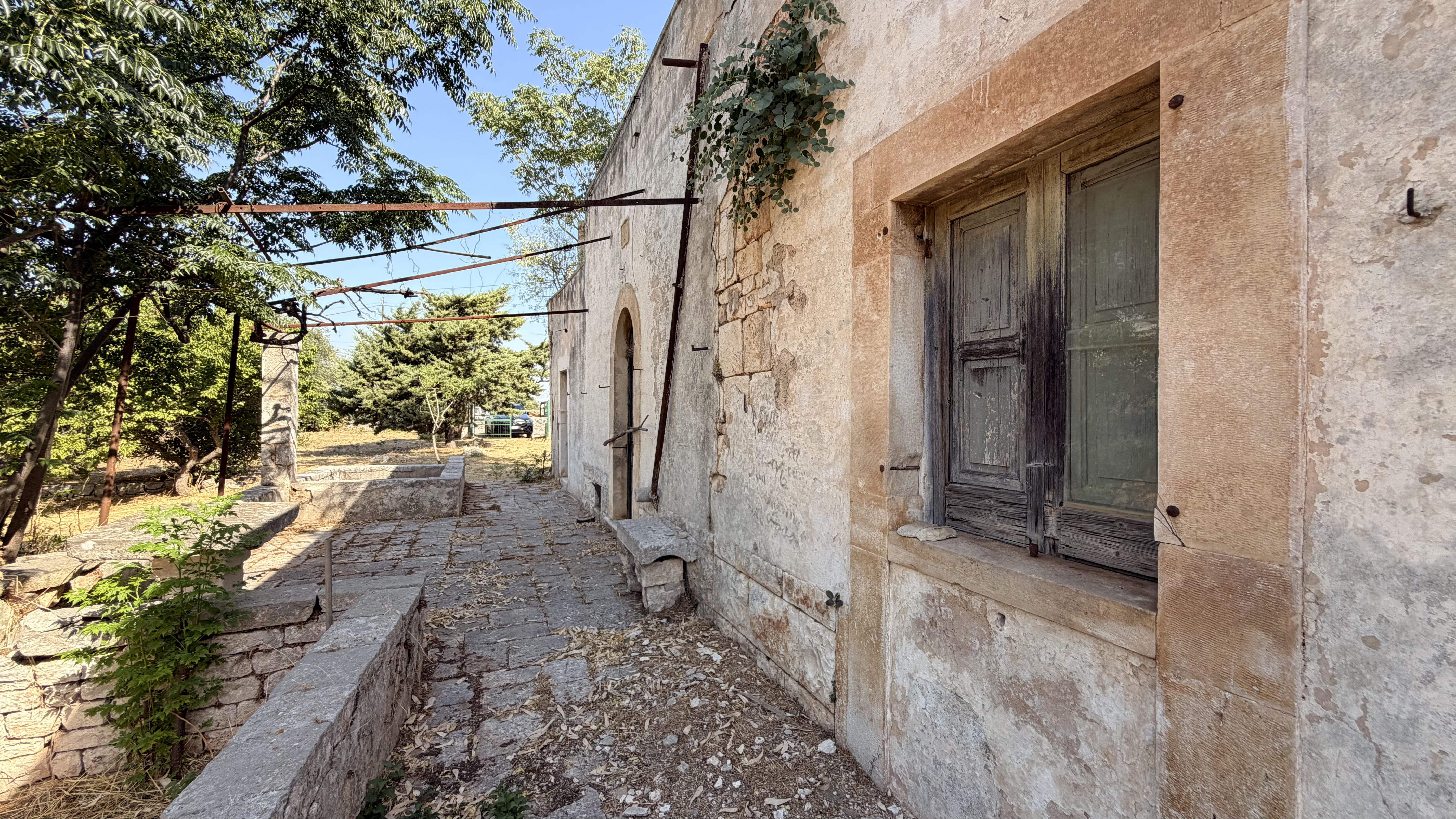 Prossimit&agrave; del paese Fabbricato in Pietra con Terreno